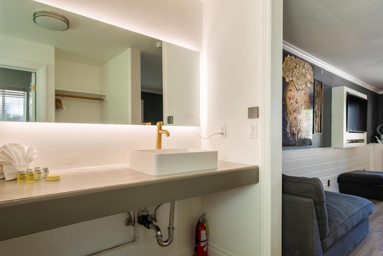Big Bear Spa Suites Velké Medvědí jezero Exteriér fotografie