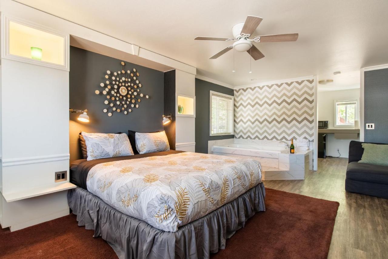 Big Bear Spa Suites Velké Medvědí jezero Exteriér fotografie