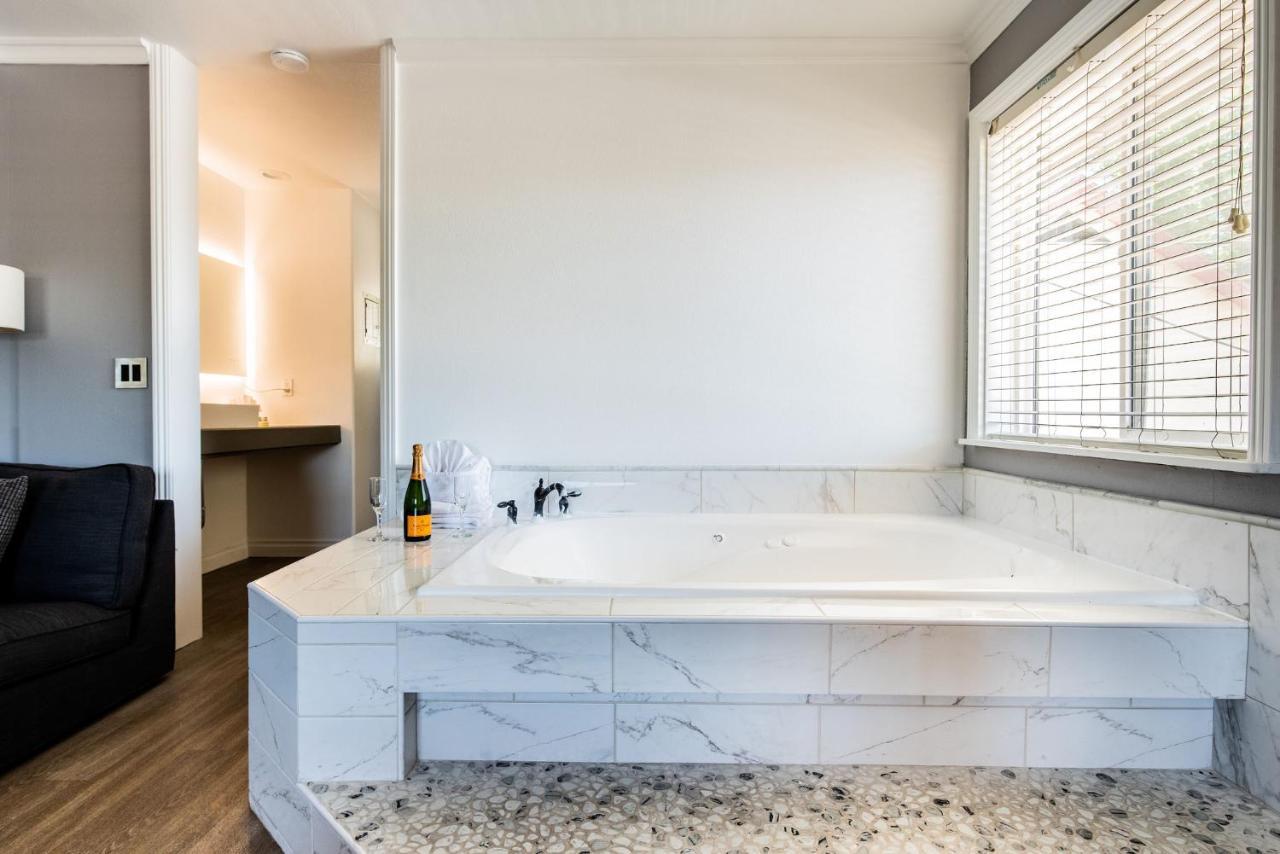 Big Bear Spa Suites Velké Medvědí jezero Exteriér fotografie